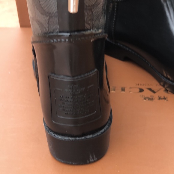 New Coach ‘Tristee’ Outline Signature Rainboots - Picture 4 of 7